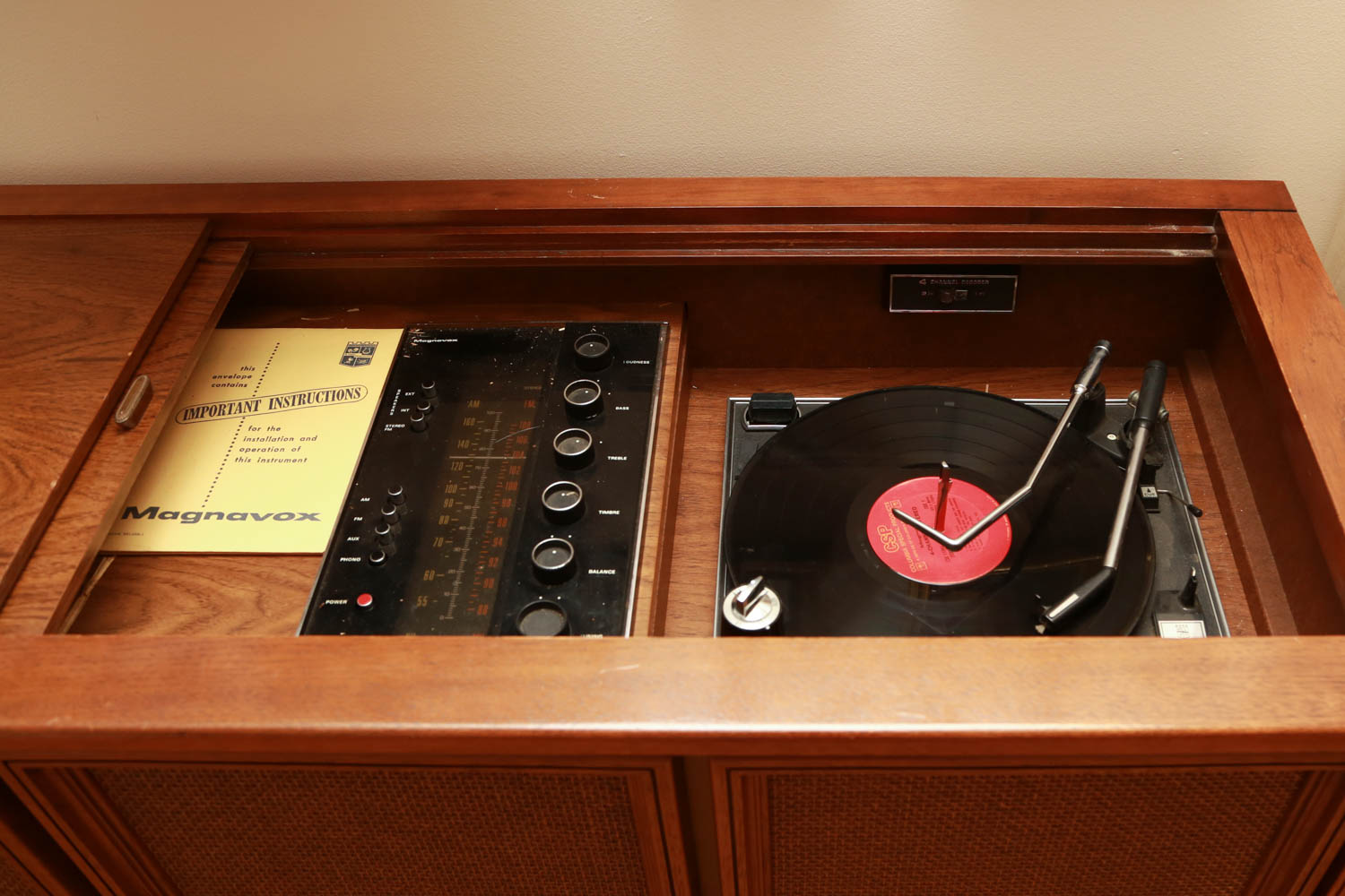 Vintage Magnavox Record Player with Builtin Speakers EBTH